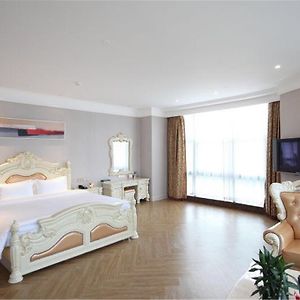 Executive Queen Room